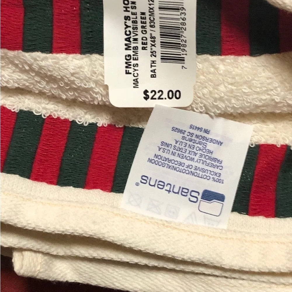Santens MACY’S HOME “INVISIBLE SNOWMAN”  Red/Green cotton Bath Towel
